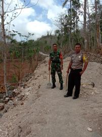 MONITORING PEMBANGUNAN TALUD OLEH BABINSA DAN BHABINKAMTIBMAS