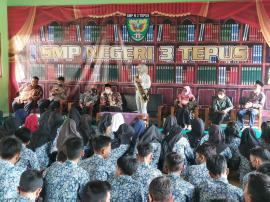 IBU BUPATI HADIR DI SMP 3 TEPUS