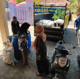 DISTRIBUSI BANTUAN BAGI KWT