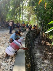 KEGIATAN GOTONG ROYONG DI PADUKUHAN KARANGGEBANG